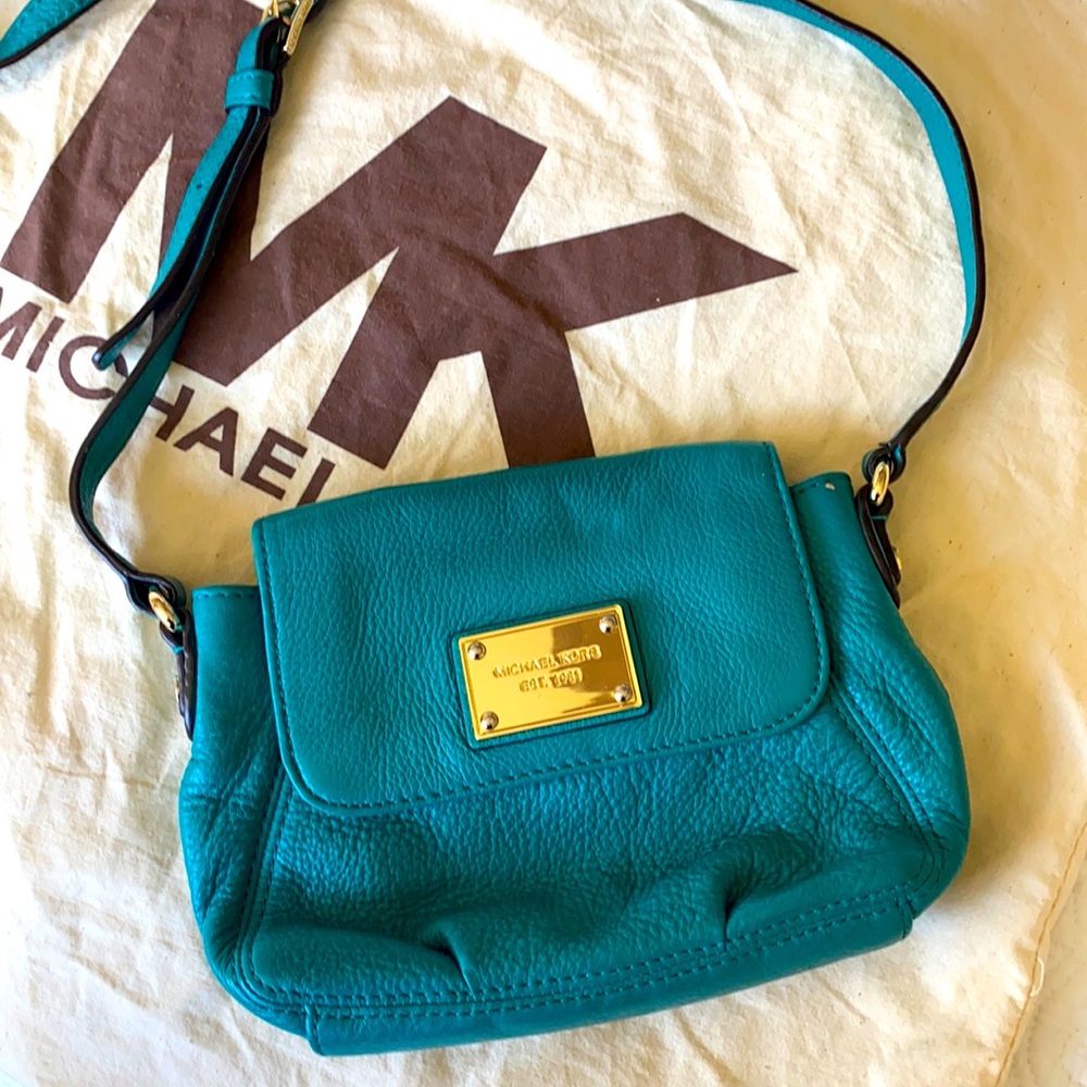 Beautiful Michael Kors Crossbody purse!